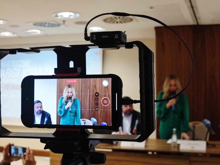 Za ponad miesiąc odbędą się Świąteczne Targi Książki w Rzeszowie 1 - Polskie Radio Rzeszów Za ponad miesiąc odbędą się Świąteczne Targi Książki w Rzeszowie