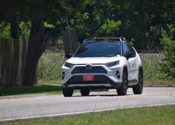 Poszukiwaną przez&nbsp;międzynarodowe służby toyotę wartą 130 tys. zł odzyskali strażnicy na&nbsp;granicy