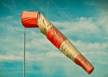 IMGW ostrzega przed&nbsp;silnym wiatrem w&nbsp;południowej części Podkarpacia