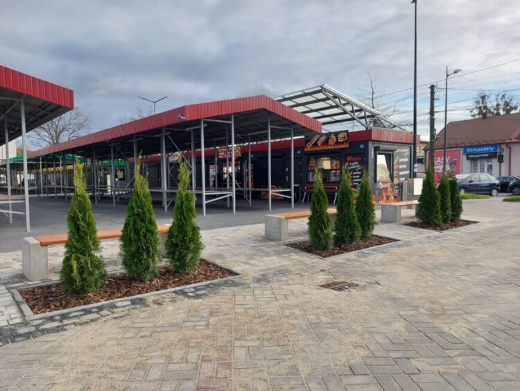 Targowisko przy ulicy Wolności w Mielcu zyskało nowoczesny charakter