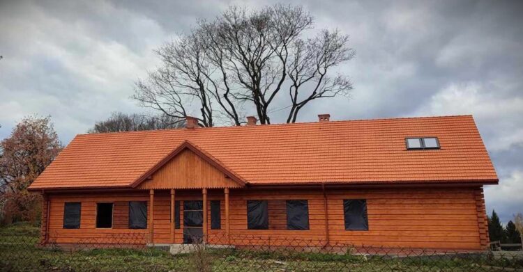 Odbudowa dworu w Żurawicy