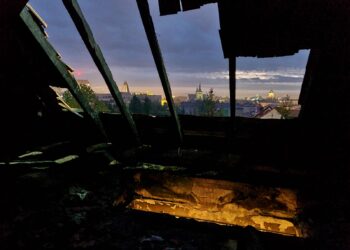 Pożar dachu budynku II&nbsp;Liceum Ogólnokształcącego w&nbsp;Rzeszowie (zdjęcia)