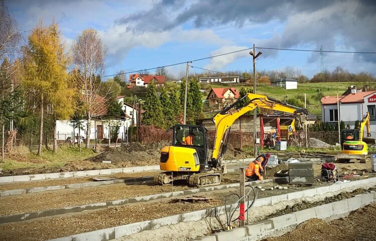 Parking przy dworcu PKP w Strzyżowie
