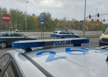 Policjanci i ratownicy medyczni na drogach powiatu przemyskiego