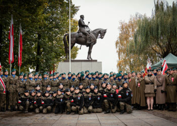 Obchody Święta Niepodległości pod&nbsp;pomnikiem Józefa Piłsudskiego w&nbsp;Rzeszowie (fotogaleria)