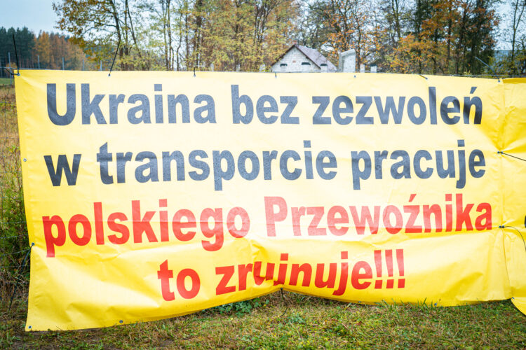Czwarty tydzień strajku polskich przewoźników na granicy z Ukrainą