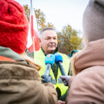 Protestujących w Korczowej wsparli rolnicy. Wydłuża się kolejka tirów (zdjęcia) - Polskie Radio Rzeszów
