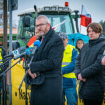 Protestujących w Korczowej wsparli rolnicy. Wydłuża się kolejka tirów (zdjęcia) - Polskie Radio Rzeszów