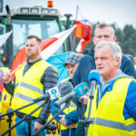 Protestujących w Korczowej wsparli rolnicy. Wydłuża się kolejka tirów (zdjęcia) - Polskie Radio Rzeszów