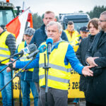Protestujących w Korczowej wsparli rolnicy. Wydłuża się kolejka tirów (zdjęcia) - Polskie Radio Rzeszów
