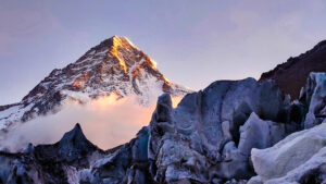 Foto Piotr Krzyzowski w drodze do C1 Broad Peak widok na K2