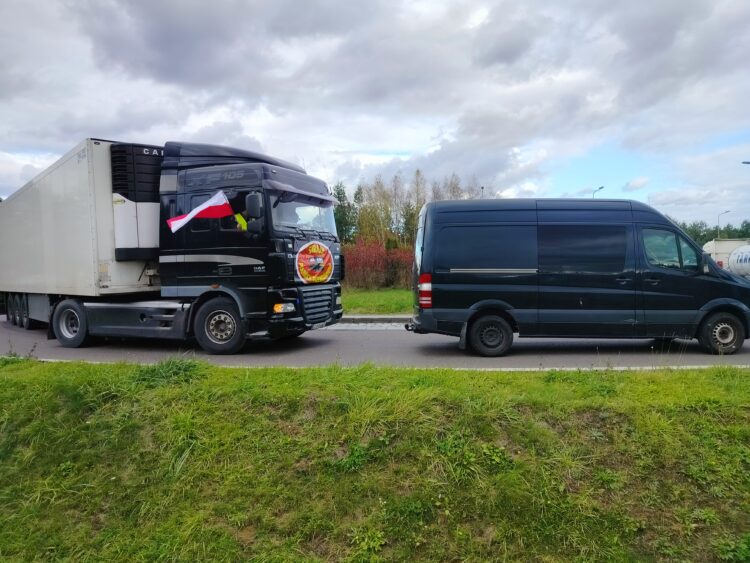 Kolejki ciężarówek przed przejściami granicznymi z Ukrainą z powodu protestu