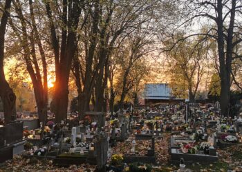 Prawie 30 tysięcy złotych zebrano na&nbsp;odnowienie nagrobków w&nbsp;Tarnobrzegu