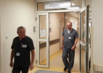 Mężczyzna zaatakowany przez&nbsp;niedźwiedzia prawdopodobnie za&nbsp;kilkanaście dni opuści szpital w&nbsp;Krośnie