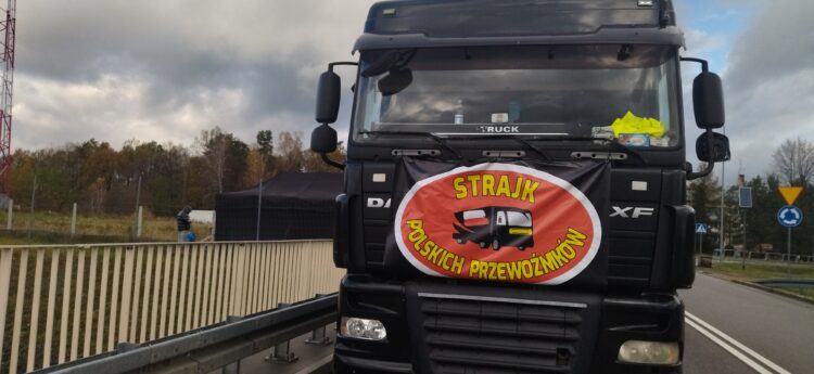 Trwa protest w Korczowej. Przewoźnicy zapowiadają blokadę w Medyce