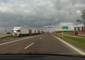 Około 97 godzin czekają kierowcy aut ciężarowych na&nbsp;odprawę w&nbsp;Medyce