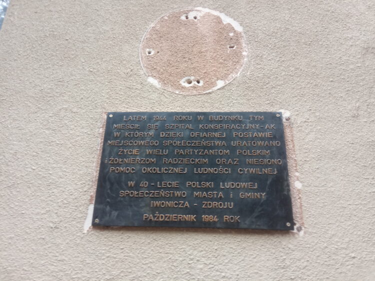 Z budynku dawnego szpitala usunięto tablicę upamiętniającą żołnierza wyklętego