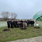 W Parku Papieskim w Rzeszowie zasadzono renetę. Ma przypominać o Polakach ratujących Żydów 2 - Polskie Radio Rzeszów W Parku Papieskim w Rzeszowie zasadzono renetę. Ma przypominać o Polakach ratujących Żydów - Polskie Radio Rzeszów