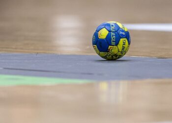 Piłka ręczna – piłkarki Handball Rzeszów przegrały z&nbsp;liderem ligi