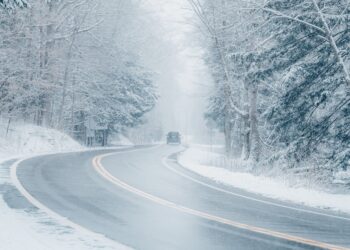 Będzie ślisko. Meteorolodzy ostrzegają przed&nbsp;oblodzeniem