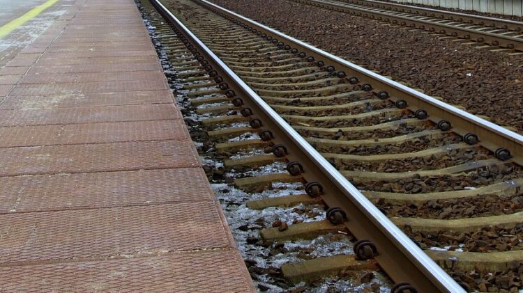 Podróżni mogą korzystać z nowego peronu na stacji kolejowej Hurko 1 - Polskie Radio Rzeszów Podróżni mogą korzystać z nowego peronu na stacji kolejowej Hurko