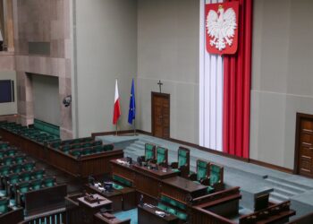 Sejm wznowił obrady. Izba wybierze, m.in. sekretarzy sejmu