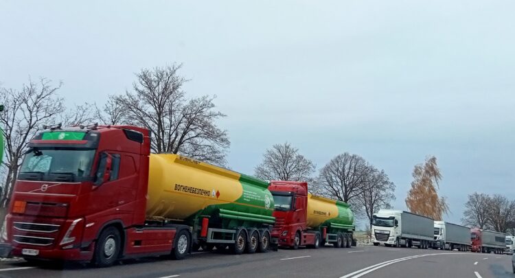 Cztery dni w kolejce na przejazd przez granicę z Ukrainą