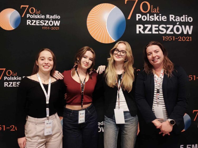 Uczennice DLU w Rzeszowie o wolontariacie, organizacji czasu i... wrażliwości 1 - Polskie Radio Rzeszów Uczennice DLU w Rzeszowie o wolontariacie, organizacji czasu i… wrażliwości