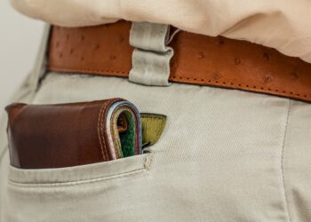 Policja ostrzega przed kieszonkowcami na cmentarzach