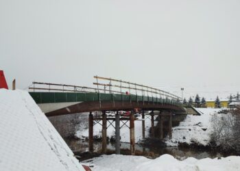Zima uniemożliwiła zakończenie budowy kładki nad&nbsp;Wisłokiem w&nbsp;centrum Beska