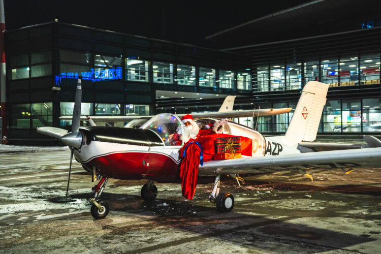 Mikołaj wylądował na lotnisku w Jasionce (zdjęcia, film)