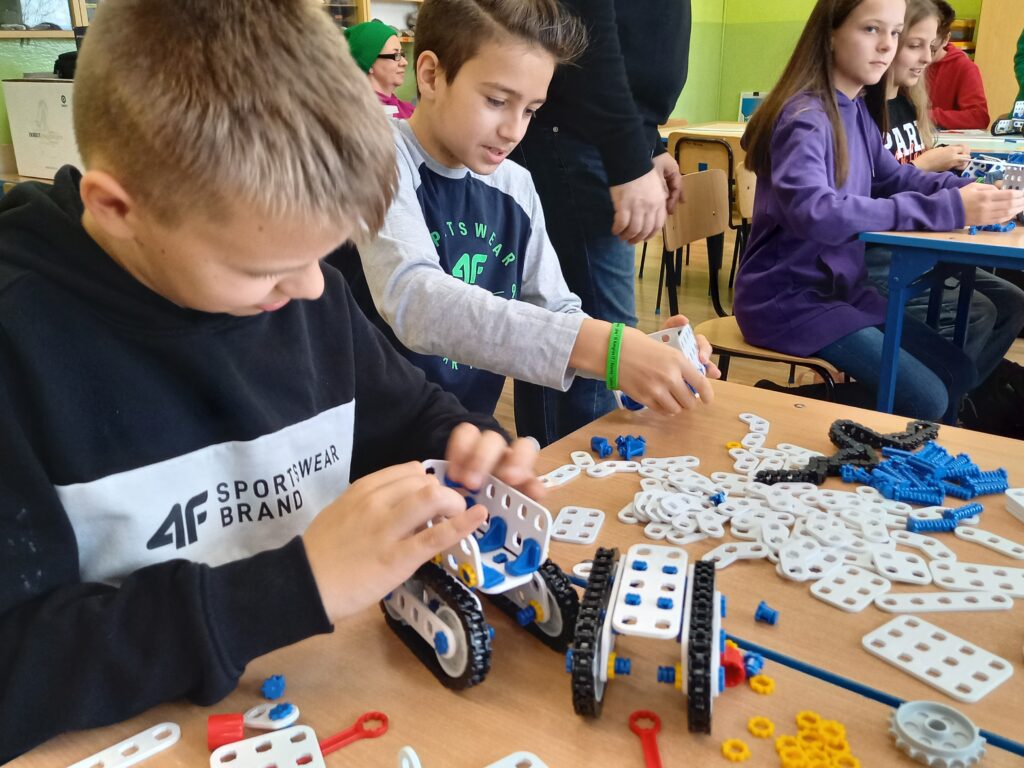 Sztuczna Inteligencja I Nowoczesne Technologie W Edukacji. Konferencja ...