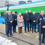 Na Podkarpacie dotarły 4 pociągi hybrydowe z podwójnym napędem: elektrycznym i spalinowym 2 - Polskie Radio Rzeszów Na Podkarpacie dotarły 4 pociągi hybrydowe z podwójnym napędem: elektrycznym i spalinowym - Polskie Radio Rzeszów