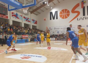 Koszykówka. Zacięty mecz Sokoła Łańcut z&nbsp;MKS Dąbrowa Górnicza