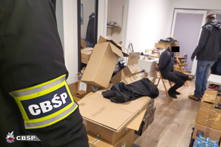 Rozbity gang fałszerzy leków. Służby zlikwidowały trzy fabryki i sześć magazynów