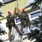 Niecodzienna akcja komandosów. Wręczyli dzieciom prezenty 5 - Polskie Radio Rzeszów Niecodzienna akcja komandosów. Wręczyli dzieciom prezenty - Polskie Radio Rzeszów