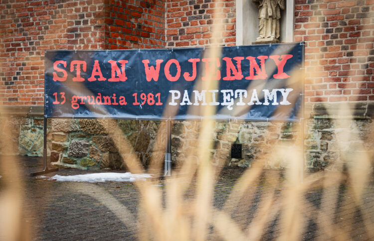 Rzeszowskie uroczystości upamiętniające ofiary stanu wojennego (fotogaleria) 1 - Polskie Radio Rzeszów Rzeszowskie uroczystości upamiętniające ofiary stanu wojennego (fotogaleria)