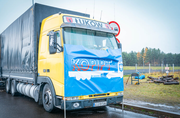 Ponad trzy doby czekają kierowcy na odprawę na polsko-ukraińskiej granicy w Medyce