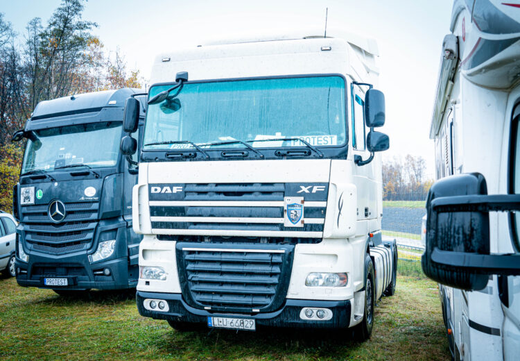 92 godziny czekają kierowcy ciężarówek na odprawę w Medyce