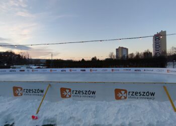 Lodowisko w&nbsp;Parku Sybiraków w&nbsp;Rzeszowie już otwarte