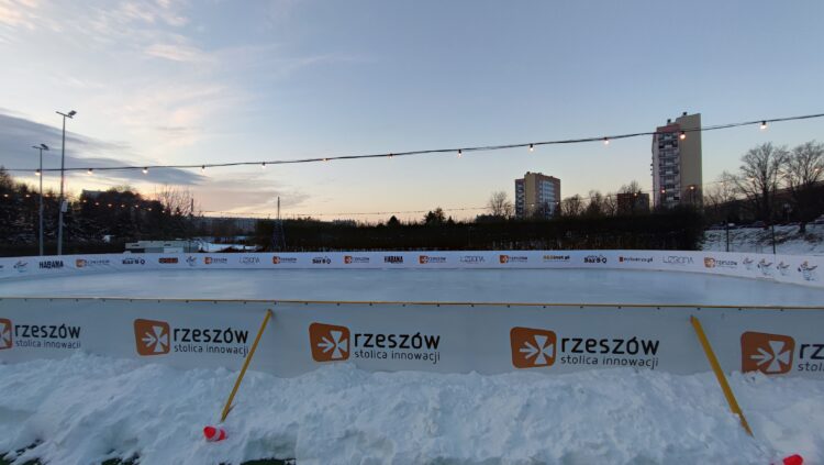 Lodowisko w Parku Sybiraków w Rzeszowie już otwarte