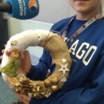 Jak z prostych materiałów zrobić świąteczny wianek? Podpowiadają uczennice z Soniny 6 - Polskie Radio Rzeszów Jak z prostych materiałów zrobić świąteczny wianek? Podpowiadają uczennice z Soniny - Polskie Radio Rzeszów