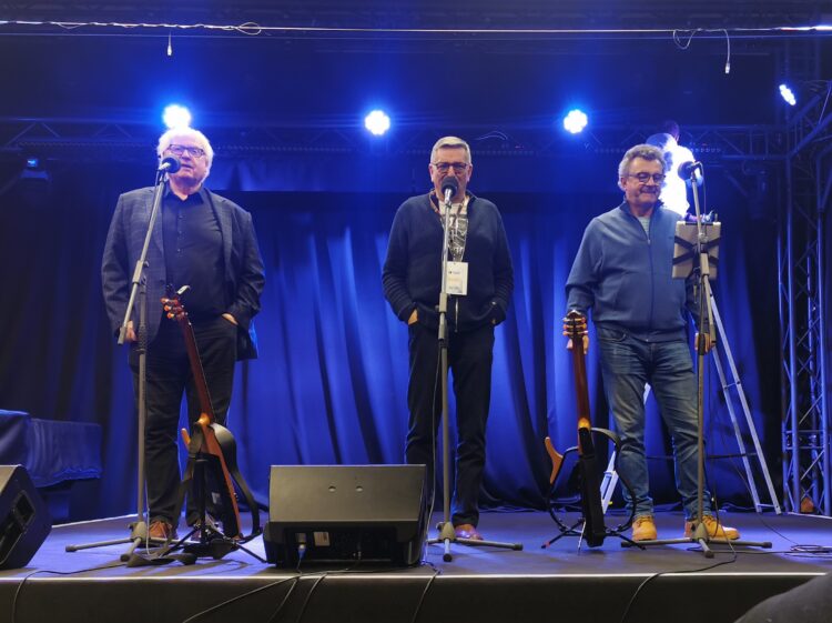 Dzisiaj wieczorem na naszej antenie mikołajowy koncert kabaretu OT.TO