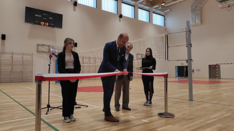 Uczniowie Zespołu Szkół nr 1 w Rzeszowie mają do dyspozycji nową halę sportową