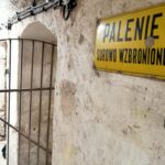 W piwnicach BWA w Krośnie odsłonięto i zabezpieczono rysunki oraz napisy wykonane przez więźniów 7 - Polskie Radio Rzeszów W piwnicach BWA w Krośnie odsłonięto i zabezpieczono rysunki oraz napisy wykonane przez więźniów - Polskie Radio Rzeszów