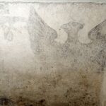 W piwnicach BWA w Krośnie odsłonięto i zabezpieczono rysunki oraz napisy wykonane przez więźniów 3 - Polskie Radio Rzeszów W piwnicach BWA w Krośnie odsłonięto i zabezpieczono rysunki oraz napisy wykonane przez więźniów - Polskie Radio Rzeszów