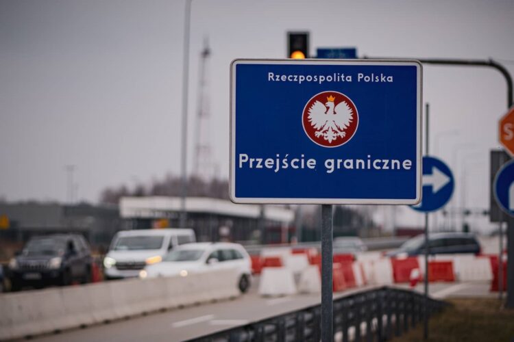 W sobotę z Ukrainy do Polski odprawiono 22 tys. osób, wyjechało 23,4 tys.