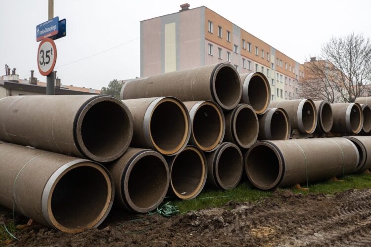 Resztki materiałów budowlanych i martwe zwierzęta trafiają do kanalizacji w Rzeszowie