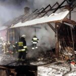 W pożarze drewnianego domu w Szówsku pod Jarosławiem zginął mężczyzna 4 - Polskie Radio Rzeszów W pożarze drewnianego domu w Szówsku pod Jarosławiem zginął mężczyzna - Polskie Radio Rzeszów