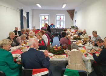 W&nbsp;Tarnobrzeskim Centrum Wolontariatu odbyło się kolejne spotkanie wigilijne dla seniorów